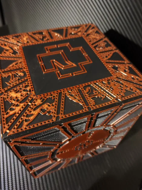 Hộp đựng đồ Rammstein Hellraiser: Thiết kế độc đáo cho fan nhạc Rock - Image 1