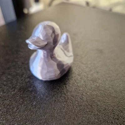 Mô hình chú vịt cao su Low Poly in 3D dễ thương