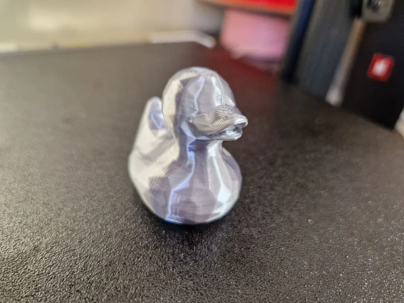 Mô hình chú vịt cao su Low Poly in 3D dễ thương - Image 2