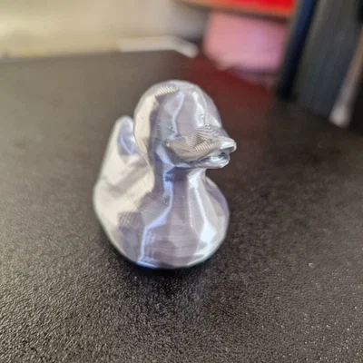 Mô hình chú vịt cao su Low Poly in 3D dễ thương