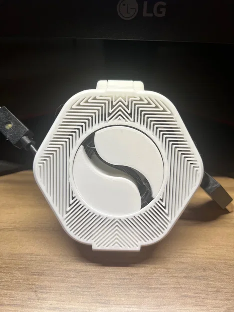 Dụng cụ cuốn dây cáp 3D See-Through Cable Winder tiện lợi - Image 1