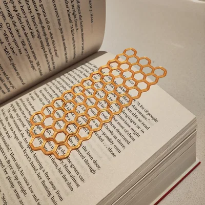Mẫu kẹp sách họa tiết tổ ong (Honeycomb Bookmark) in 3D đẹp mắt