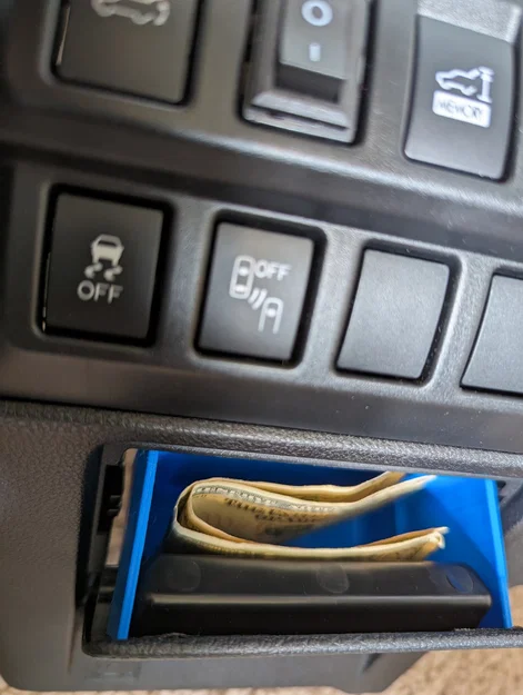 Hộp chứa cho nắp cầu chì Subaru Ascent (part no. 66135AJ020) - Image 2
