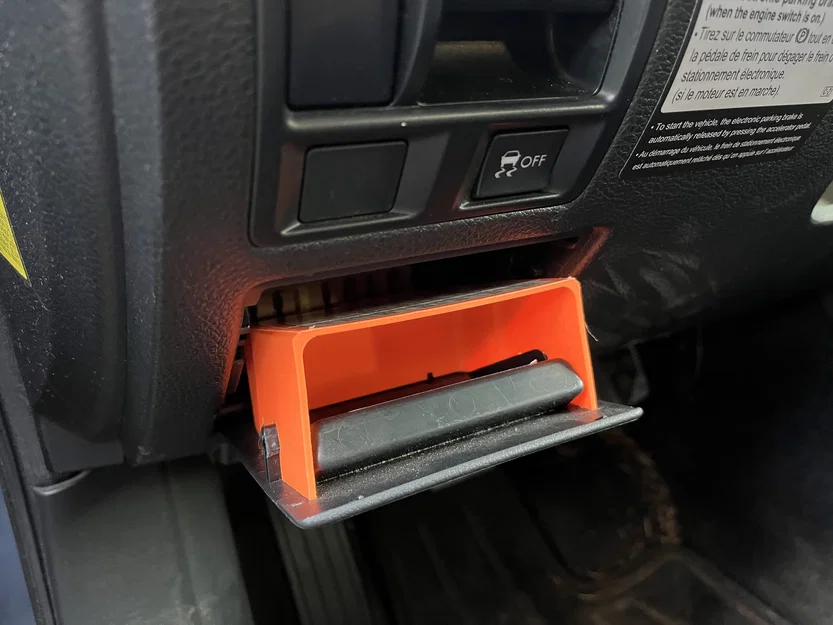 Khay lưu trữ cho nắp cầu chì Subaru (66135AJ020) - Image 1