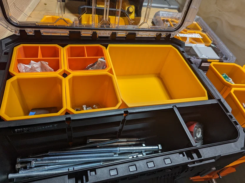 Khay 3D Toughbuilt Stacktech Large Organizer Quad Bin siêu lớn - Image 1