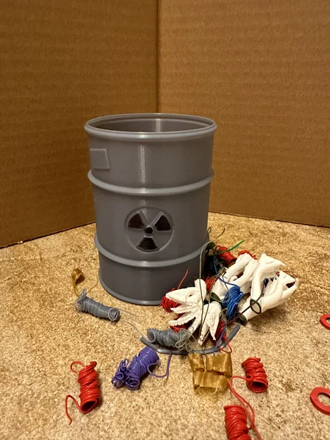 Thùng Phuy Rác Thải Hạt Nhân (Nuclear Waste Barrel) - Image 1