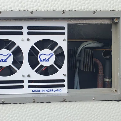 Khung gắn quạt tản nhiệt 120mm cho xe caravan Polar 560