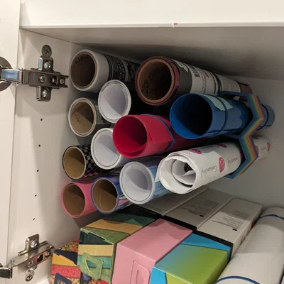 Khay giữ cuộn vinyl Besta (Besta Vinyl Roll Holder)