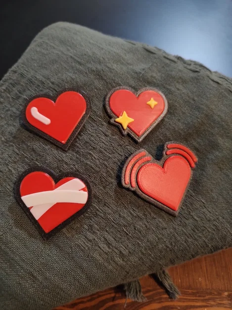 Ghim Cài Emoji Heart Pins - Image 1