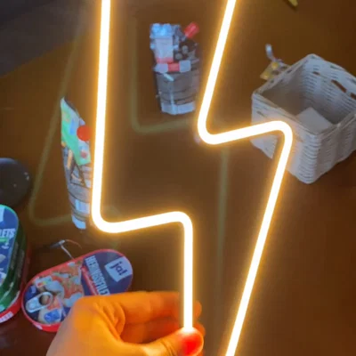 Khung đèn Neon hình tia chớp (Lightning Bolt) trang trí độc đáo