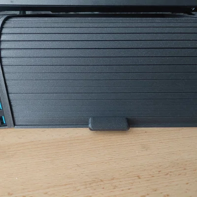 Kệ dưới màn hình có roller shutter và kệ (tích hợp USB hub)