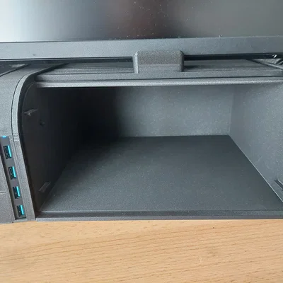 Kệ dưới màn hình có roller shutter và kệ (tích hợp USB hub)