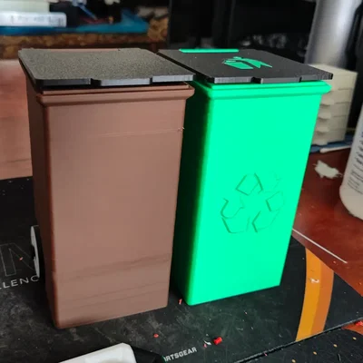 Mô hình thùng rác đồ chơi mini (Toy Trash Bin) trang trí bàn làm việc