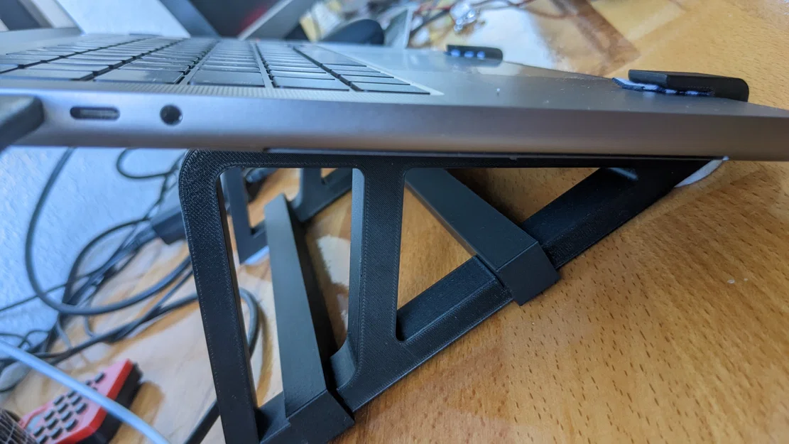Giá đỡ Macbook Pro (Macbook Pro Stand) in được trên Prusa Mini - Image 6