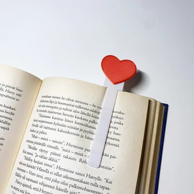 Kẹp Sách Hình Trái Tim Đáng Yêu - Phụ Kiện Đọc Sách 3D