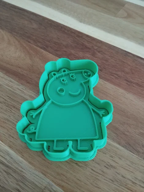 Khuôn cắt bánh quy 3D hình Mẹ Heo (Mama Pig) cho bé - Image 1