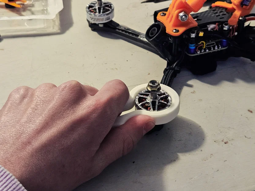 Kìm giữ motor FPV (Hỗ trợ motor FPV từ 3-5 inch) - Image 1
