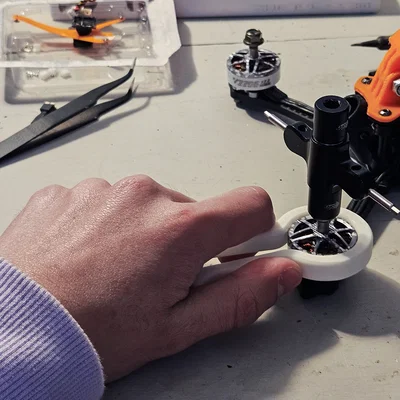 Kìm giữ motor FPV (Hỗ trợ motor FPV từ 3-5 inch)
