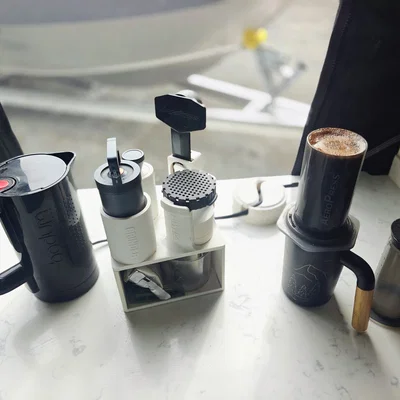 Trạm AeroPress tích hợp chỗ để máy xay VSSL cho xe RV, Van, Thuyền hoặc Gia đình