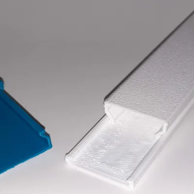 Máng nhựa đi dây điện (Cable Duct) giúp góc máy gọn gàng in 3D