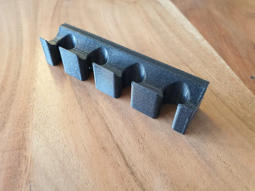 Móc treo/giữ dây cáp đơn giản (Simple cable holder/hanger) - Image 1