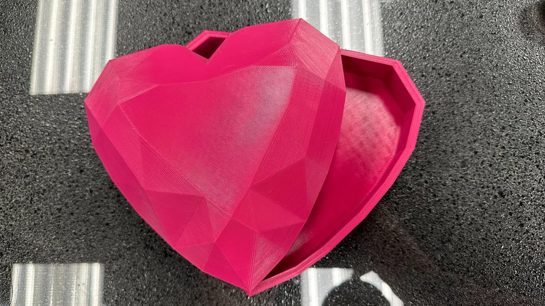 Hộp Valentine Kim Cương Cắt Trái Tim (Heart-Cut Diamond) - Image 1