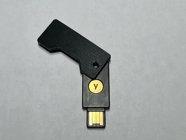 Vỏ Yubikey có chốt gài (Yubikey cover with latch) - Image 2