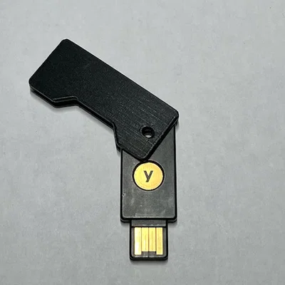 Vỏ Yubikey có chốt gài (Yubikey cover with latch)