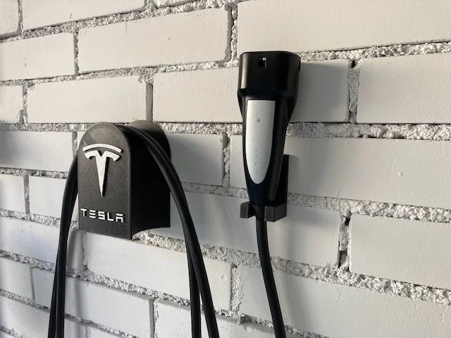 Giá treo dây sạc Tesla (Tesla cable holder) - Image 1