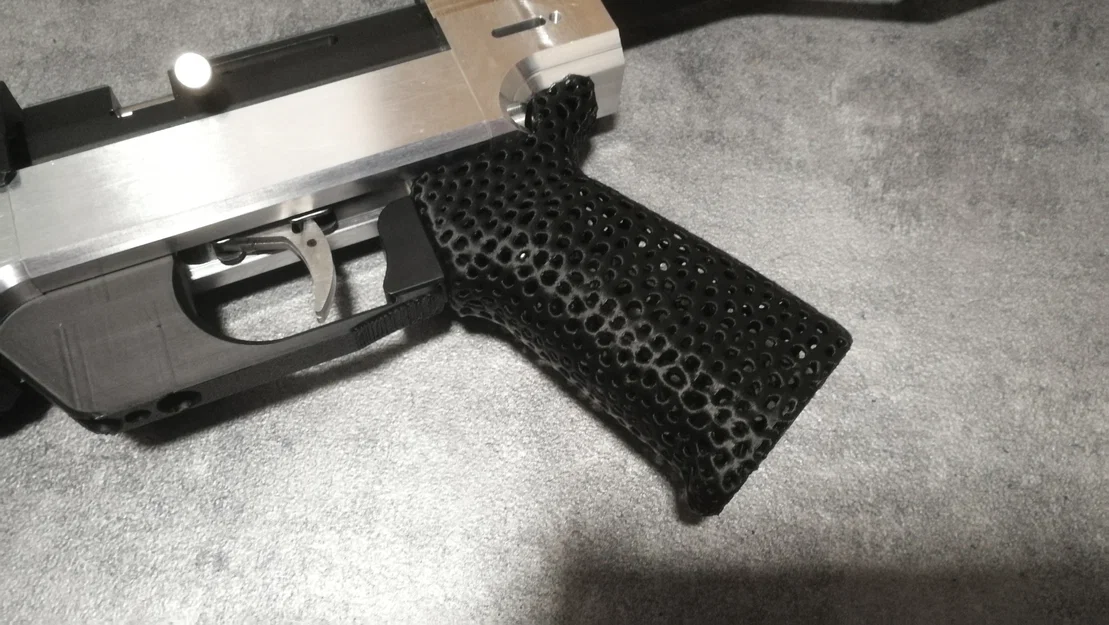 Tay cầm AR-15 phong cách Voron độc đáo in 3D - Image 1