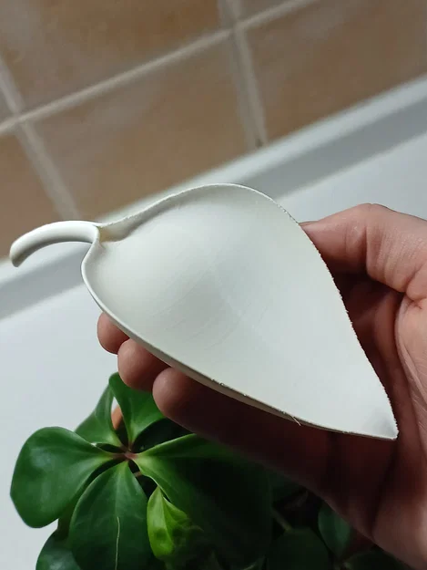 Phễu tưới nước 3D hình lá - Giải pháp tưới cây sạch sẽ, hiệu quả - Image 2