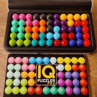 Một mảnh ghép của trò chơi IQ Puzzle