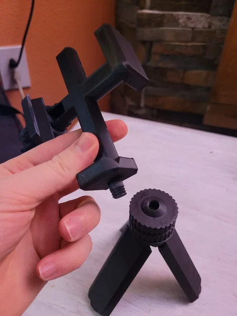 Giá đỡ điện thoại gắn tripod có thể điều chỉnh - Image 1