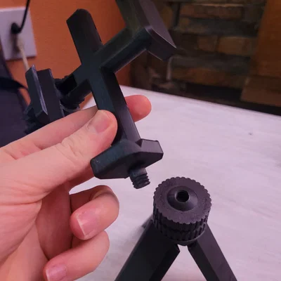 Giá đỡ điện thoại gắn tripod có thể điều chỉnh