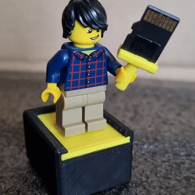 Hộp Micro SD dạng thẻ SD có nắp gắn LEGO (Micro SD Card Box LEGO SD Card holder)