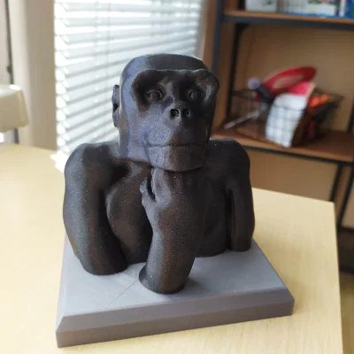 Tinh Tinh Trầm Tư (The Chimp Thinker)
