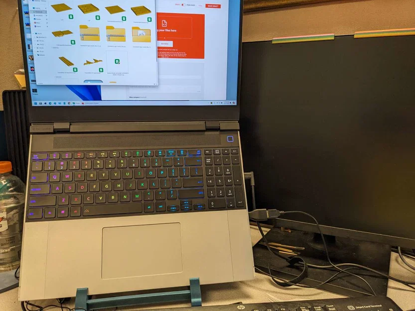 Giá đỡ Framework Laptop Stand - Giải pháp tiết kiệm diện tích cho Framework 16 - Image 1