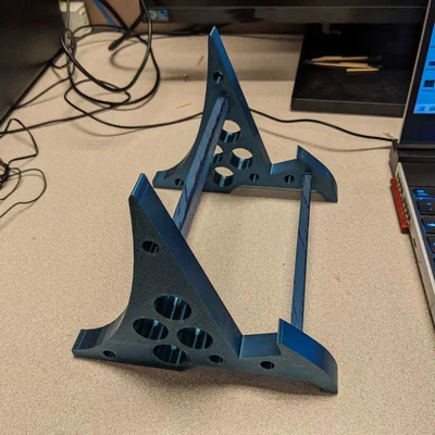 Giá đỡ Framework Laptop Stand - Giải pháp tiết kiệm diện tích cho Framework 16