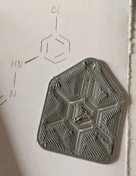 Khuôn in 3D vẽ vòng Benzene tiện lợi cho sinh viên Hóa học - Image 1