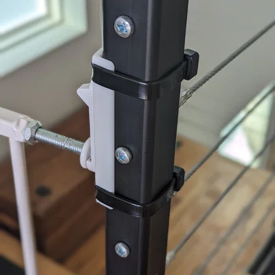 Bracket gắn baby gate lên lan can (tùy chỉnh góc nghiêng)