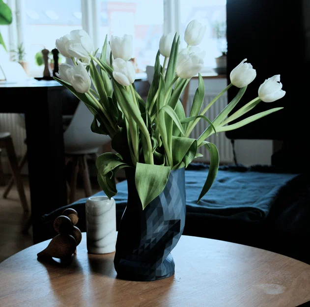 Vase V3 – Bình hoa gấp/crumpled (smooth & low poly) - Image 1