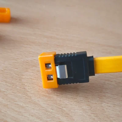 Nắp chống bụi đầu nối SATA (hỗ trợ latch khóa)