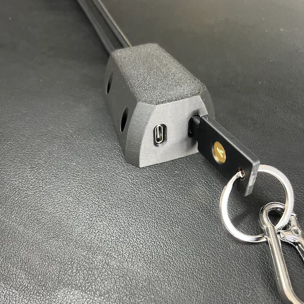 Mount USB-C gắn dưới bàn (USB-C Under-Desk Mount) - Image 1