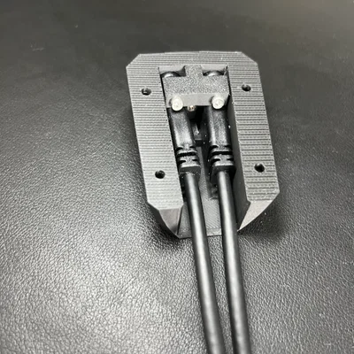 Mount USB-C gắn dưới bàn (USB-C Under-Desk Mount)