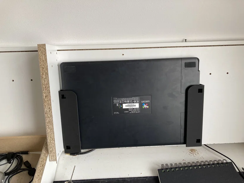 Giá treo/cất Wacom tablet dưới kệ bàn (Wacom tablet storage rack) - Image 1