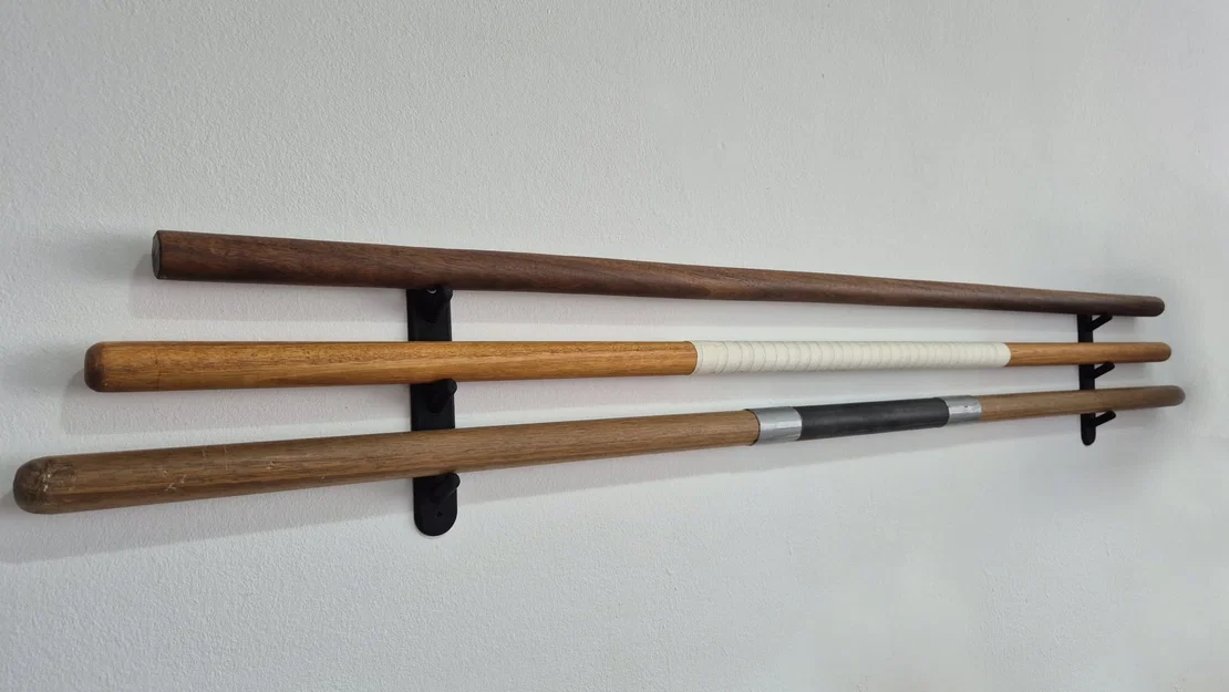 Giá treo tường cho Bo (võ thuật) – treo 3 cây bo - Image 1