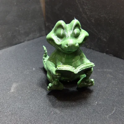 Mô hình chú cá sấu 3D đang đọc sách cực đáng yêu