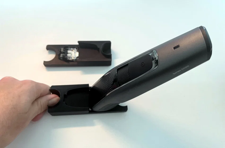 Dụng cụ thay lưỡi & hộp du lịch Philips Trimmer Series 5000 - Image 2