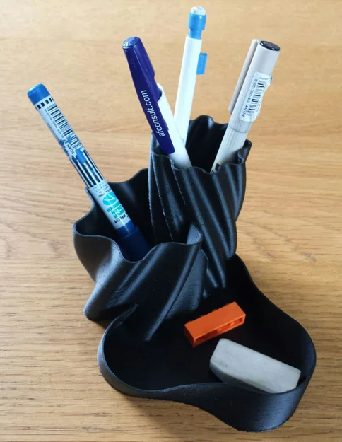 Khay đựng bút xoắn (Pen holder with a twist) - Image 1