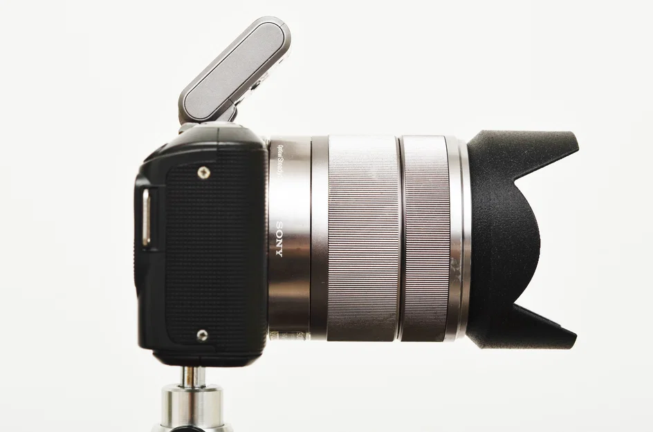 Loa che nắng (Lens hood) Tulip cho ống kính Sony SEL1855 (49mm) - Image 1